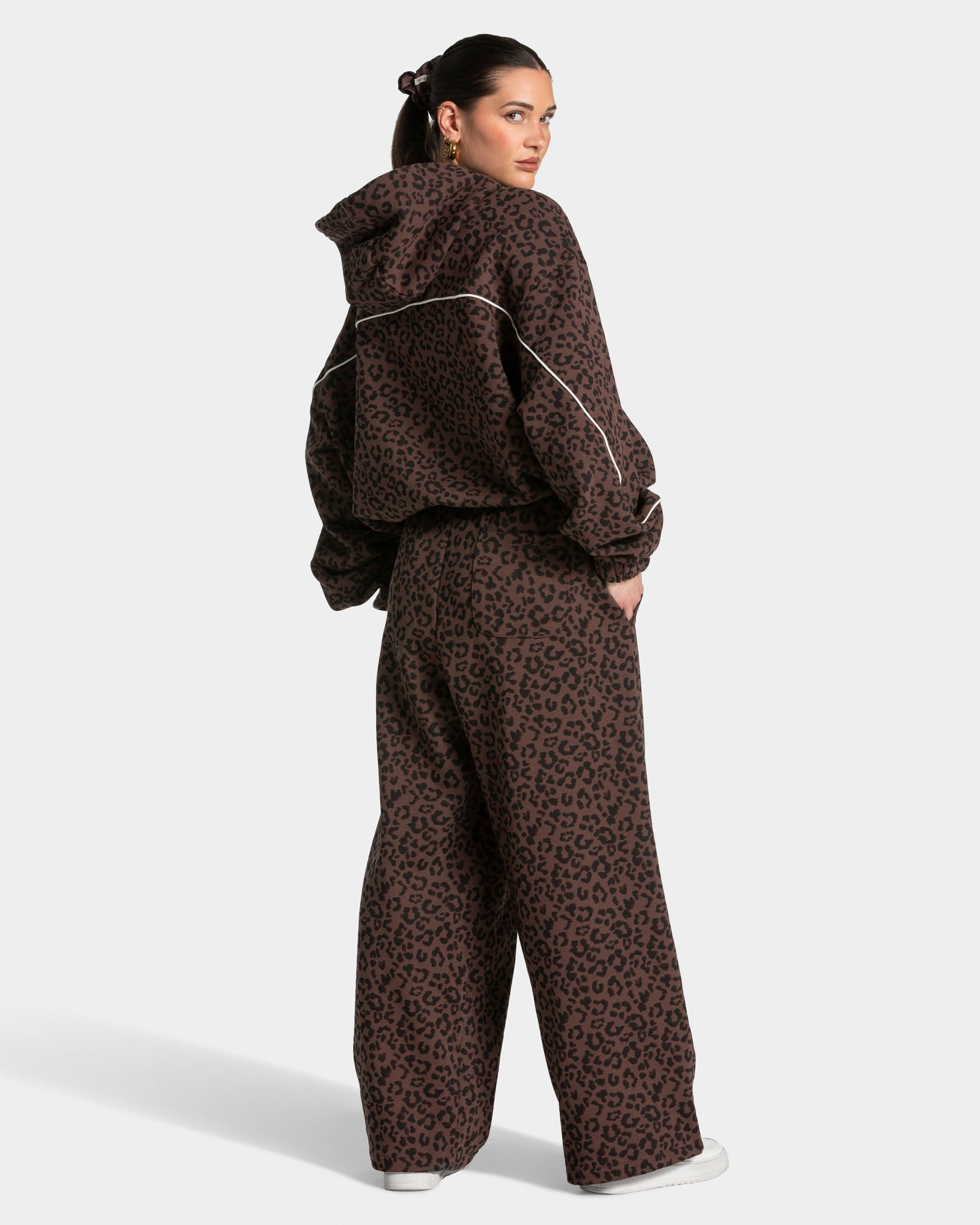 Contrastline Hooded Sweater "Leo Espresso"