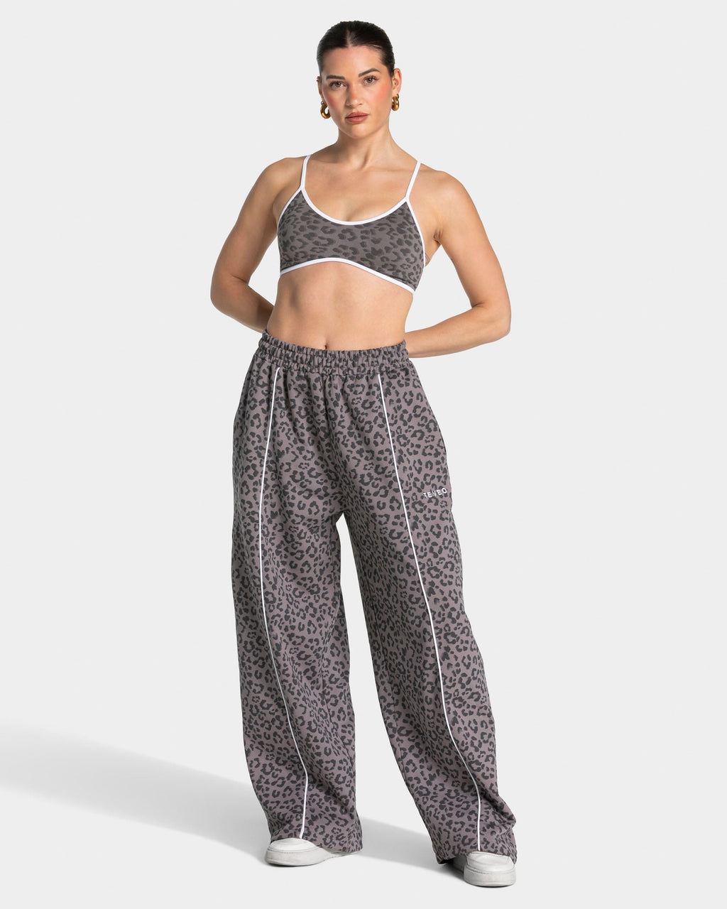 Contrastline Wide Leg Jogger "Leo Graphit"