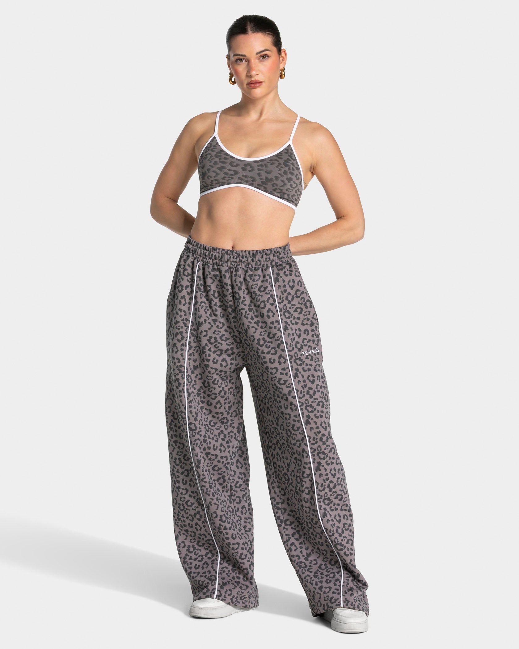 Contrastline Wide Leg Jogger "Leo Graphit"