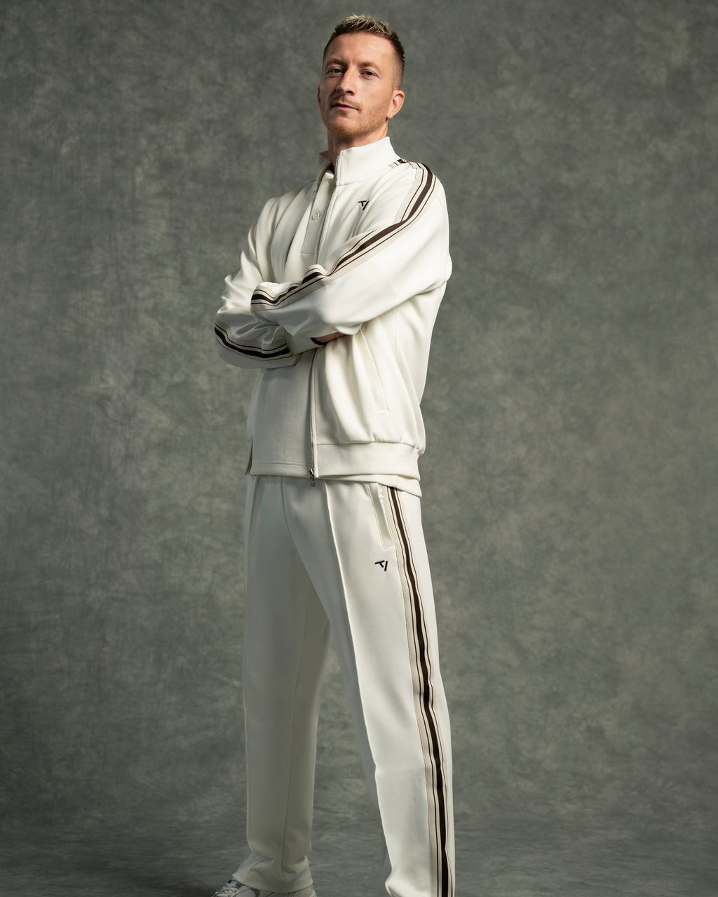 Club Straight Leg Jogger "Off White"
