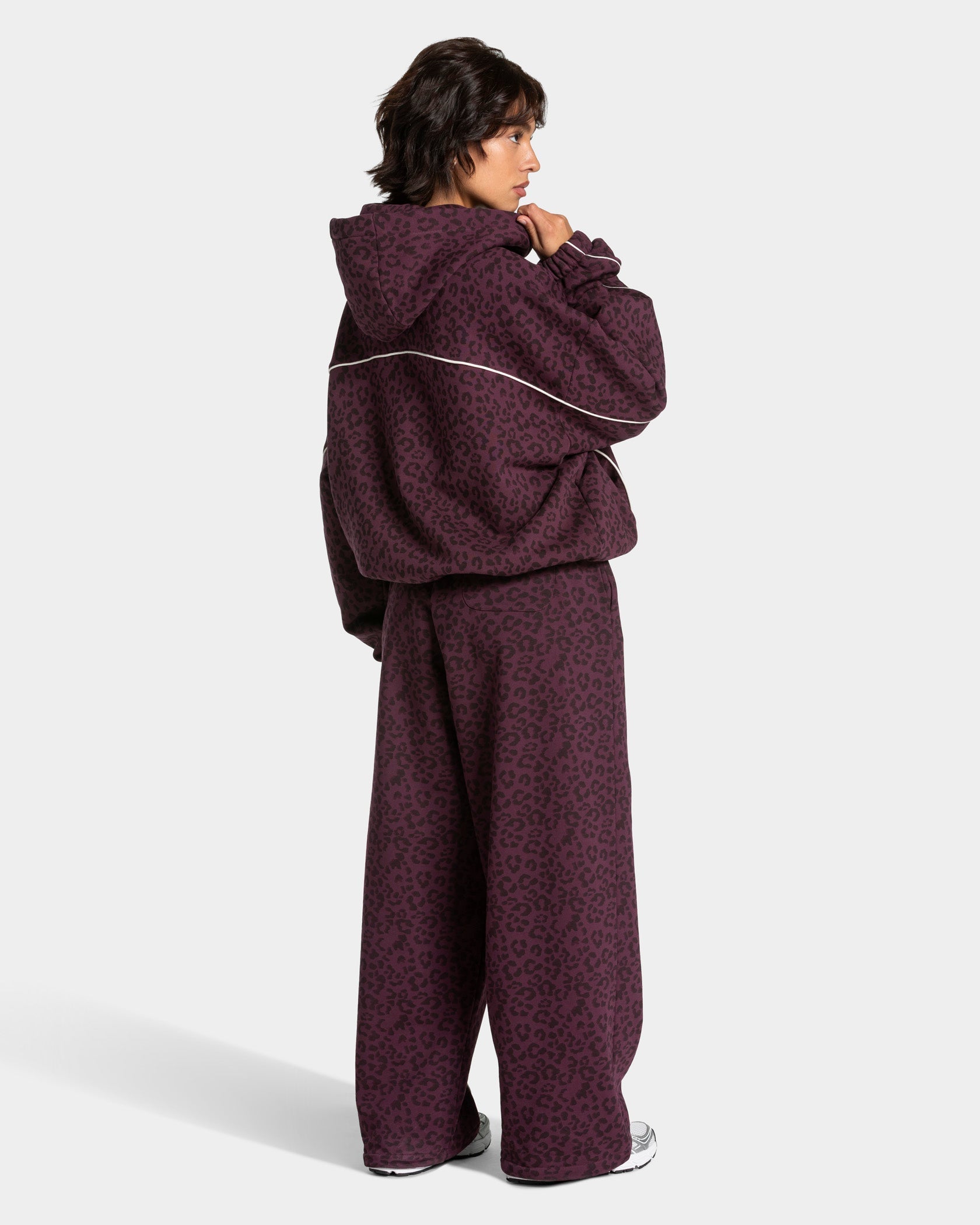 Contrastline Hooded Sweater "Leo Merlot"