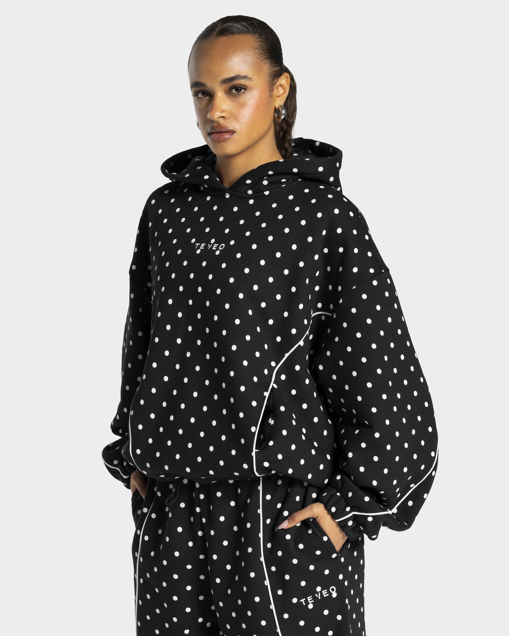 Contrastline Hooded Sweater "Polkadot Schwarz"