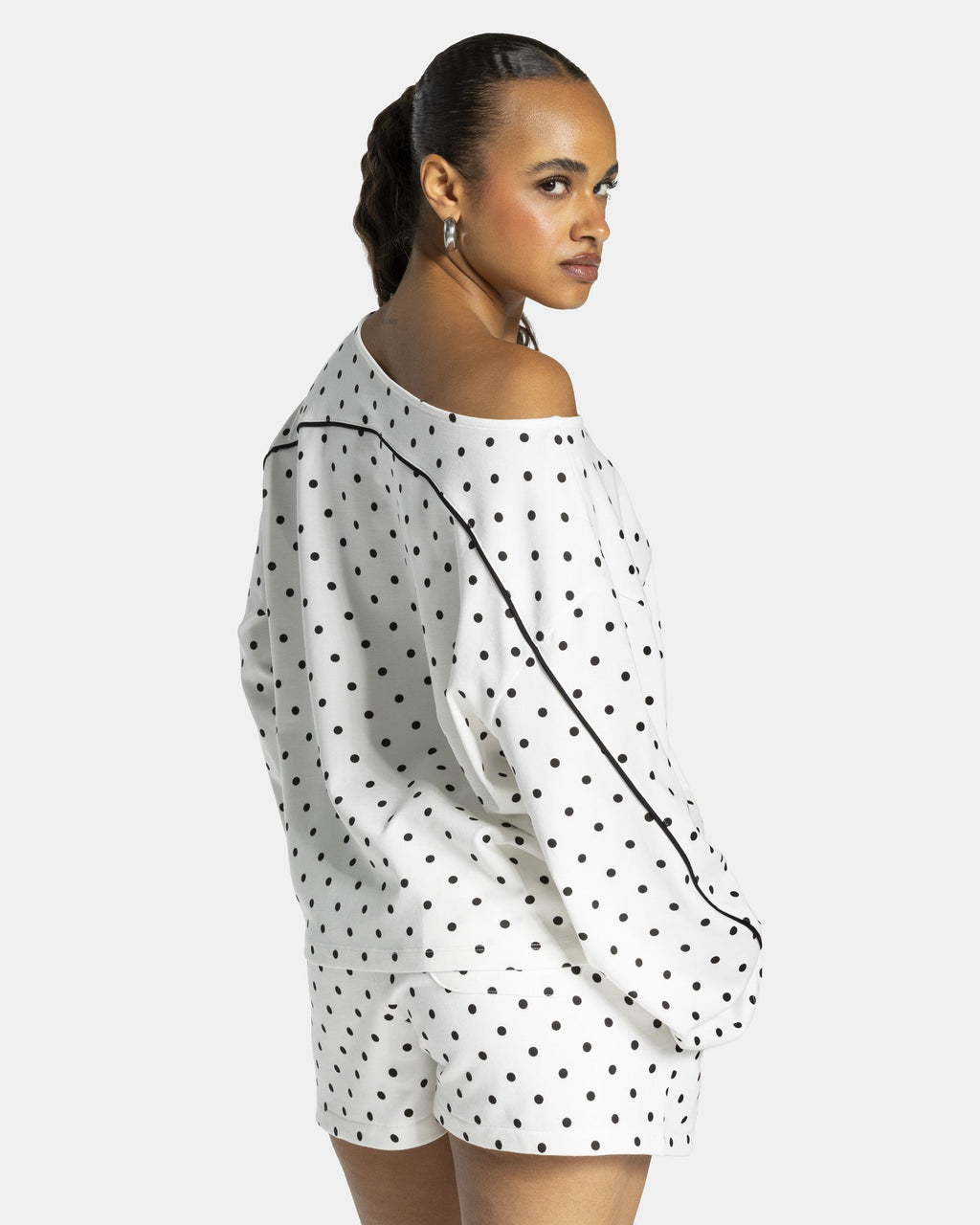 Contrastline Off-Shoulder Longsleeve "Polkadot Weiß"