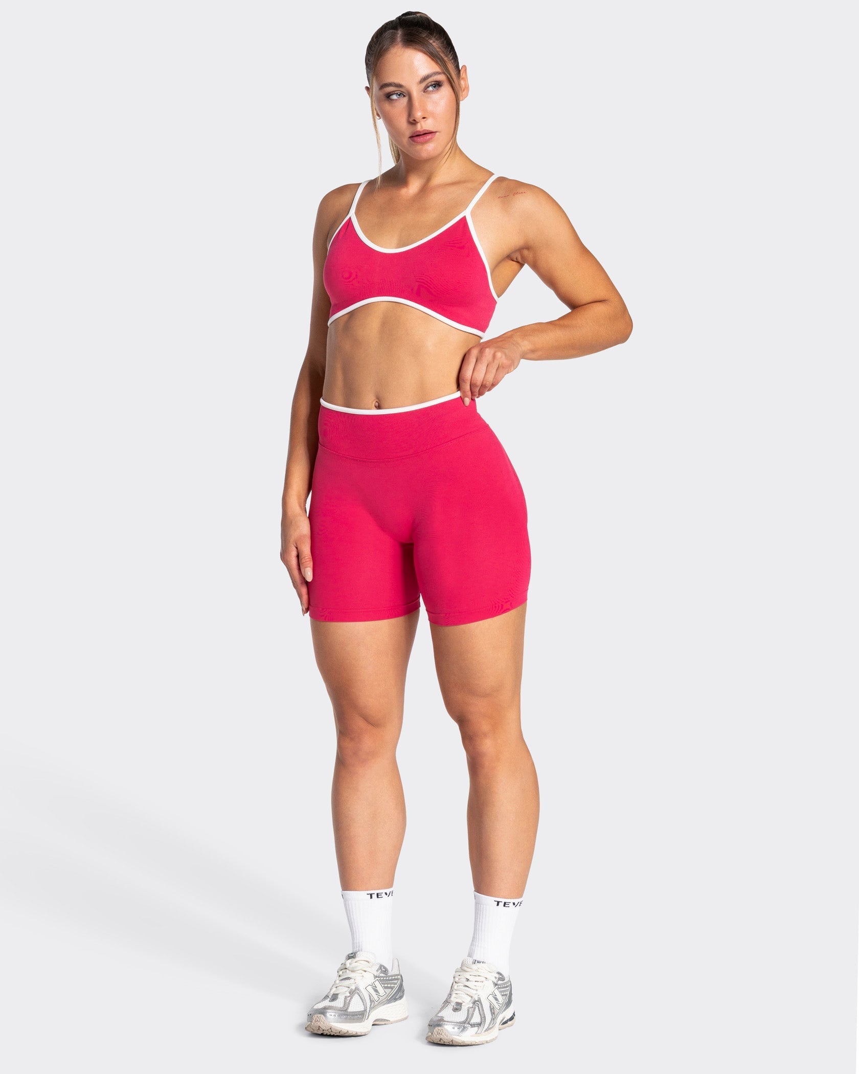 Contrastline Sculpt Scrunch Shorts "Berry"