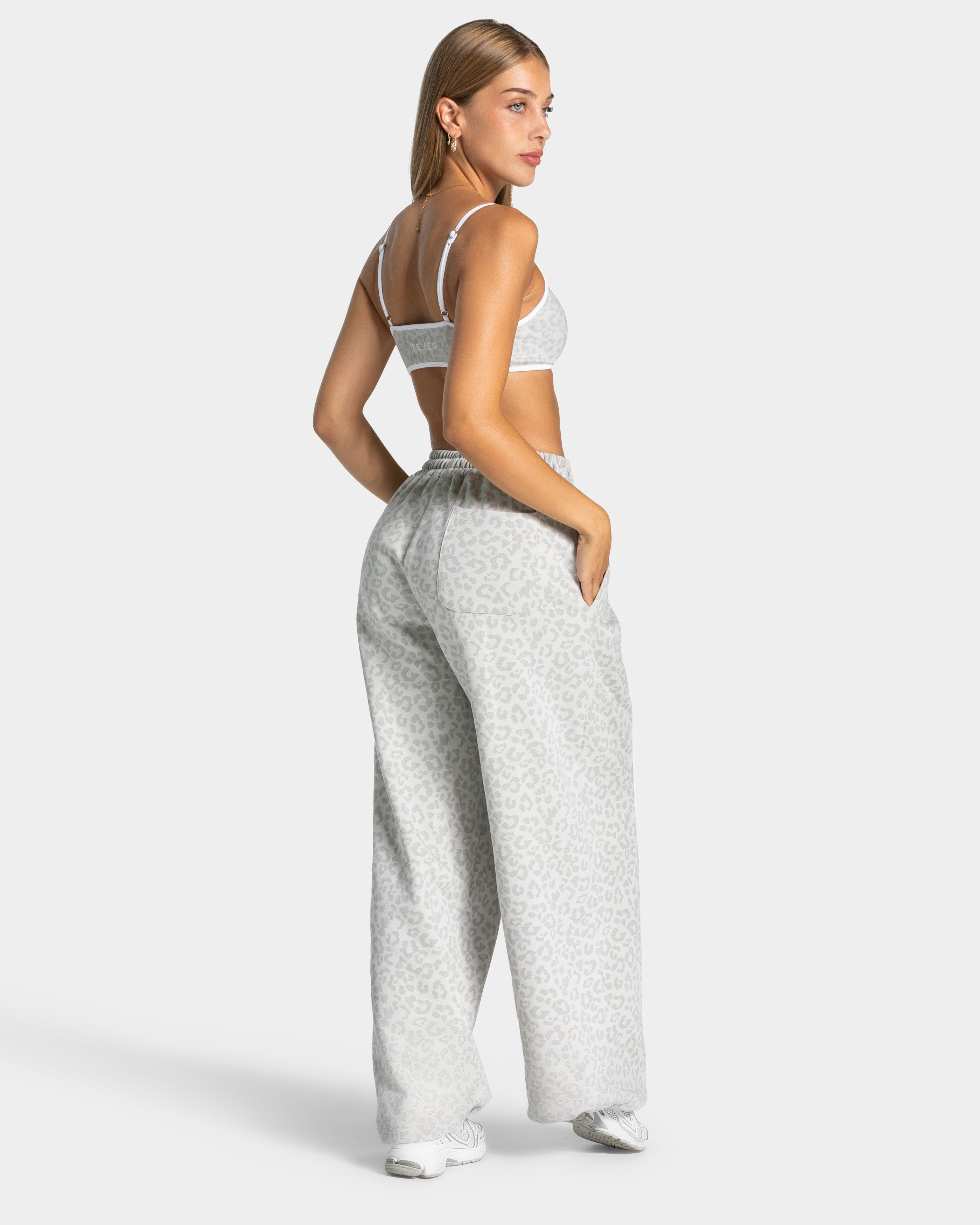 Contrastline Wide Leg Jogger "Leo Hellgrau"
