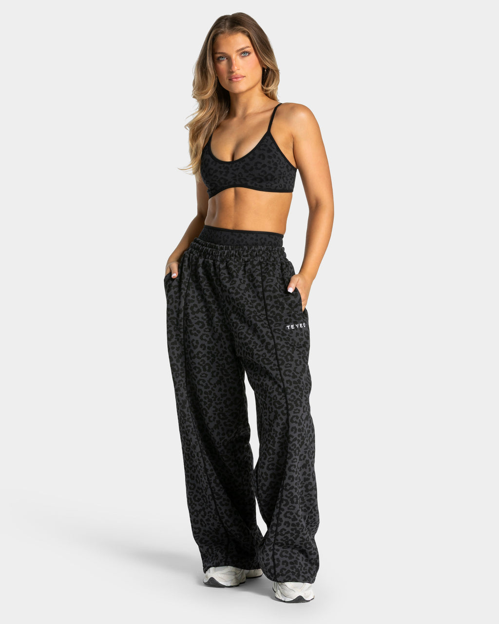 Contrastline Wide Leg Jogger "Leo Schwarz"