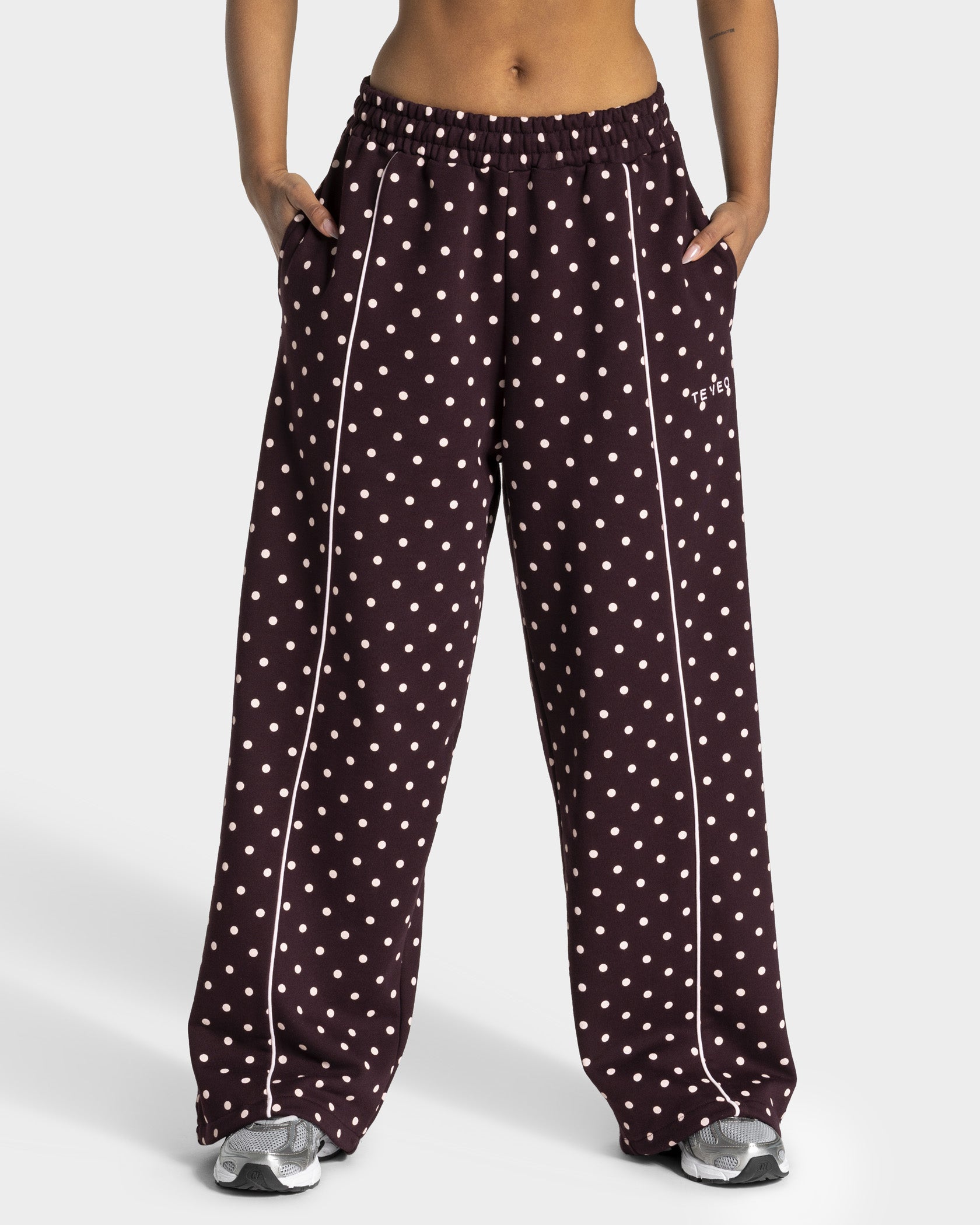 Contrastline Wide Leg Jogger "Polkadot Merlot"