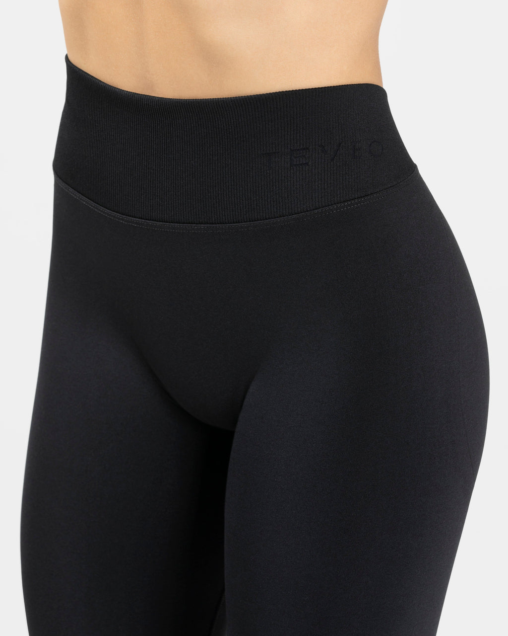 Essence V-Back Covert Scrunch Leggings "Schwarz"