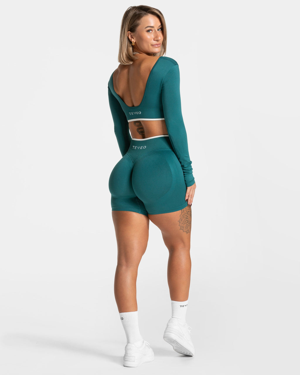 Contrastline Sculpt Scrunch Shorts "Petrol"