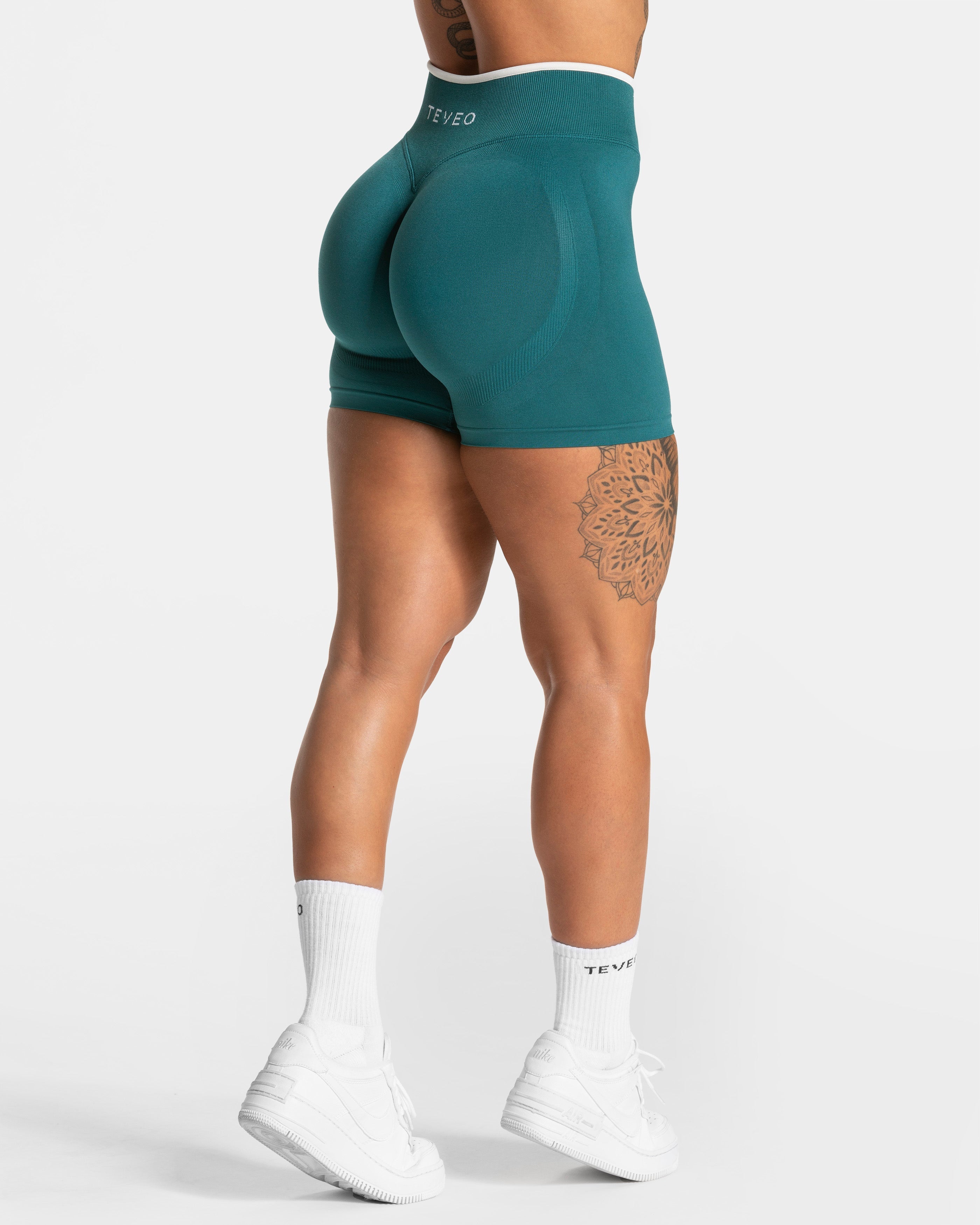 Contrastline Sculpt Scrunch Shorts "Petrol"