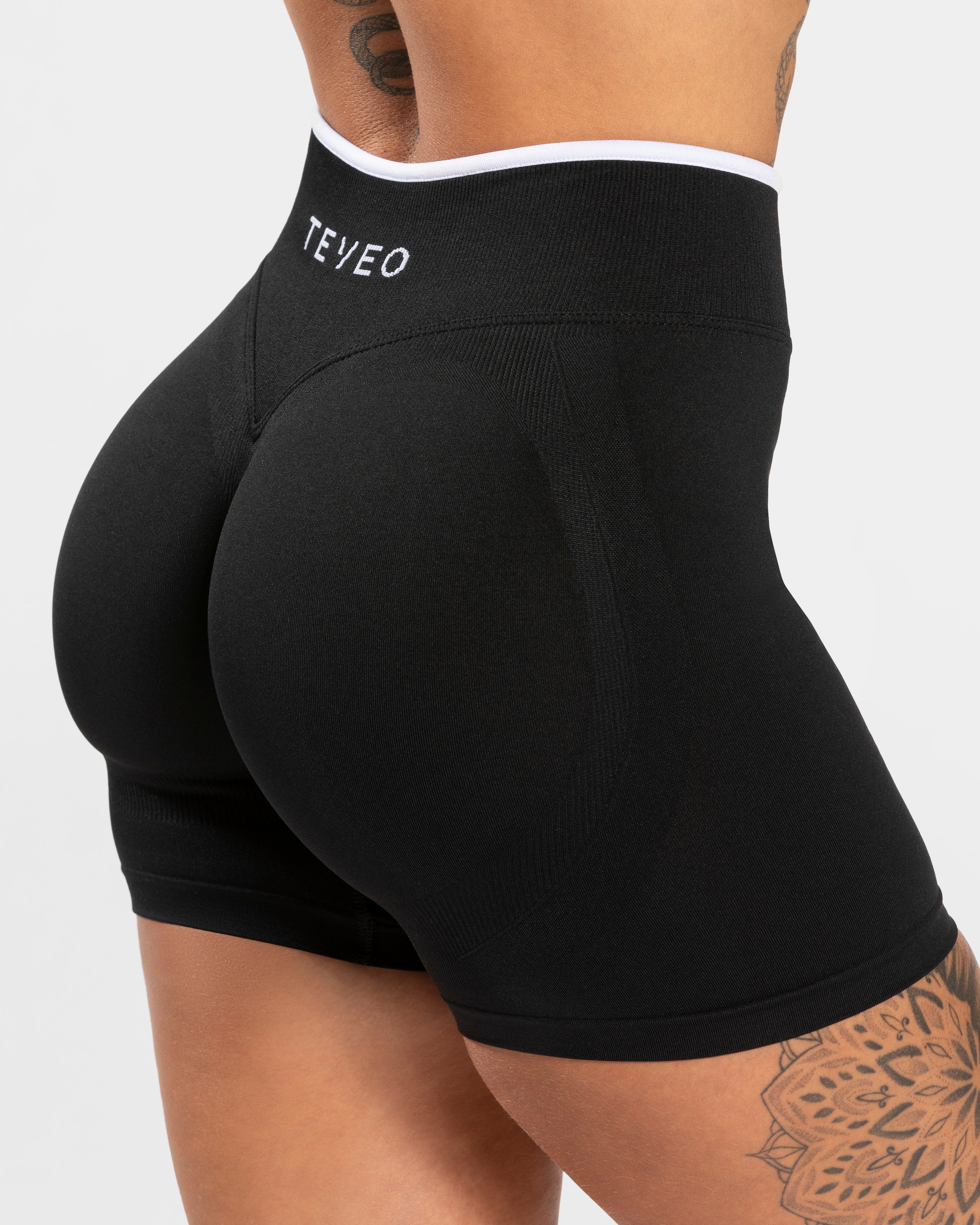 Contrastline Sculpt Scrunch Shorts "Schwarz"