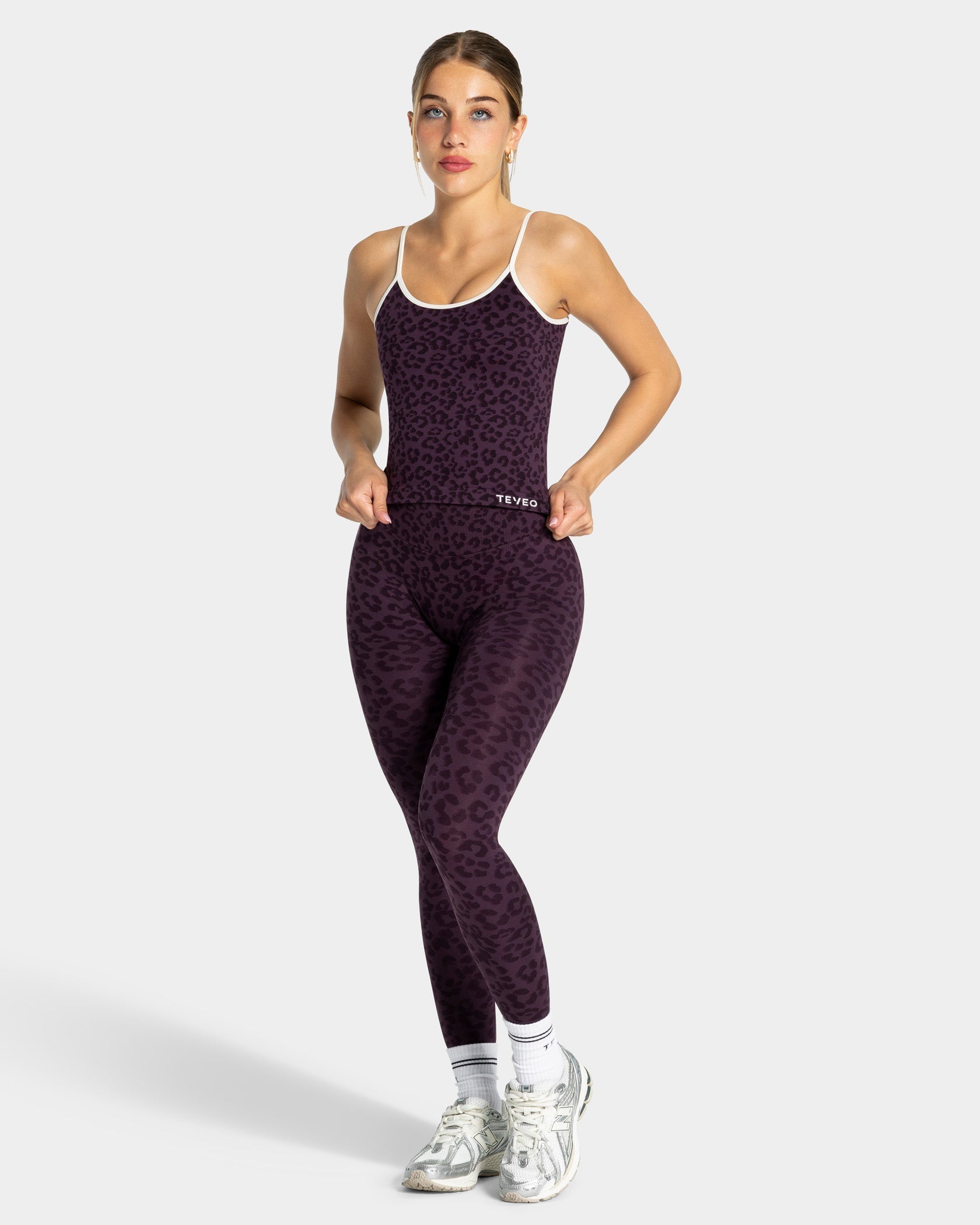 Contrastline Sculpt Scrunch Leggings "Leo Blackberry"
