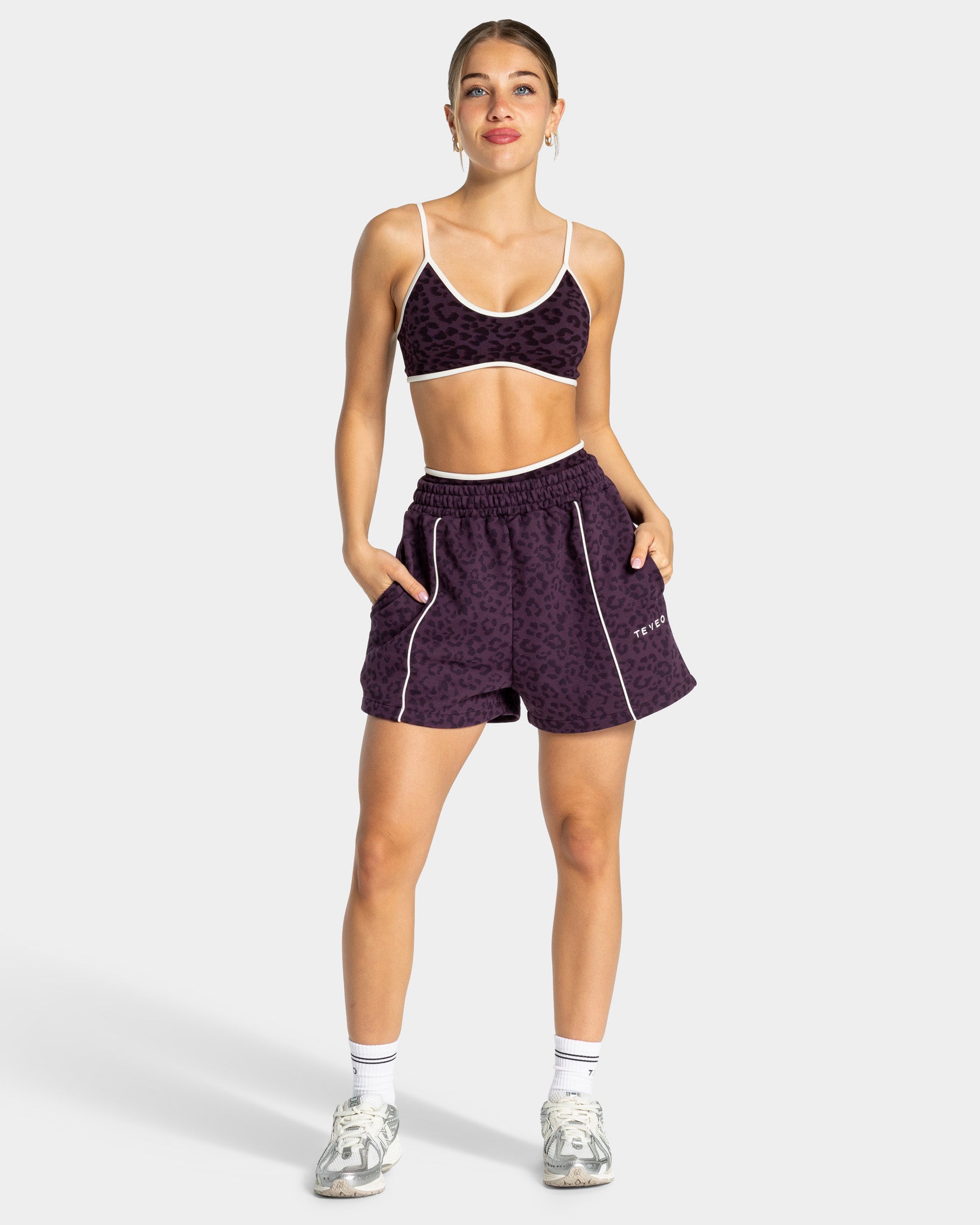 Contrastline Oversized Shorts "Leo Blackberry"
