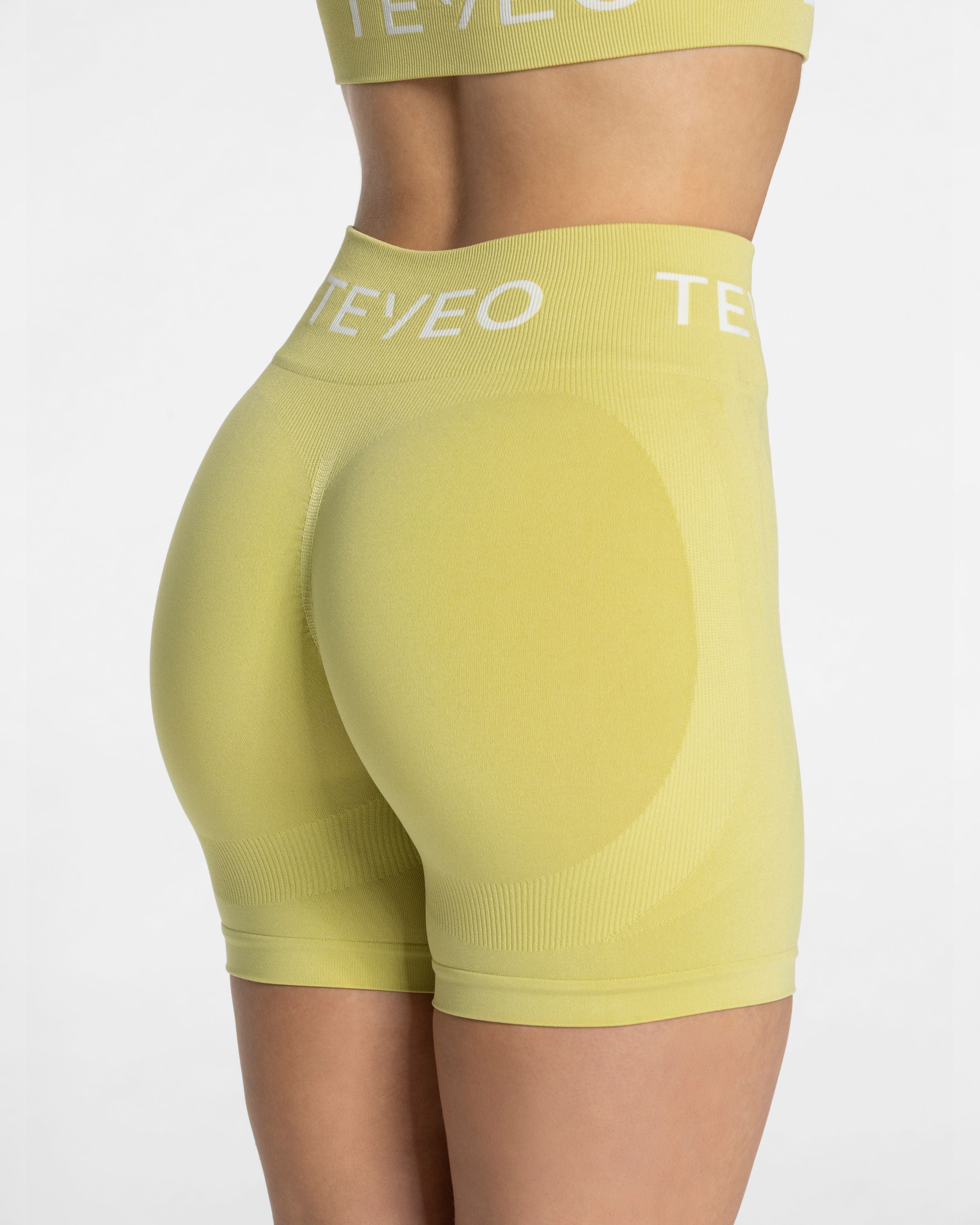 Signature Scrunch Shorts "Lime"