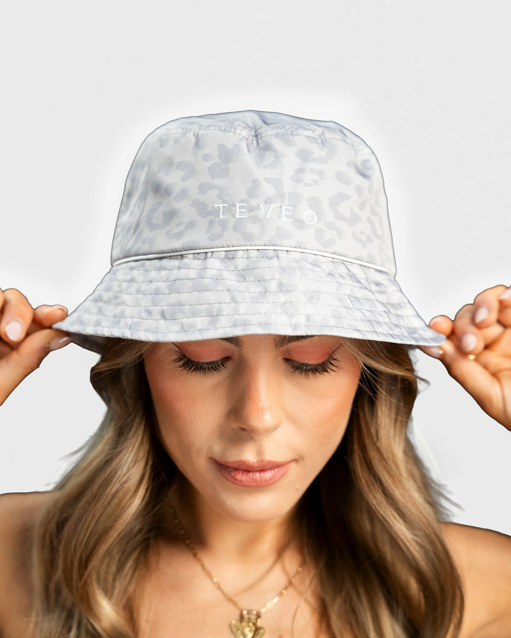 Contrastline Bucket Hat "Leo Hellgrau"