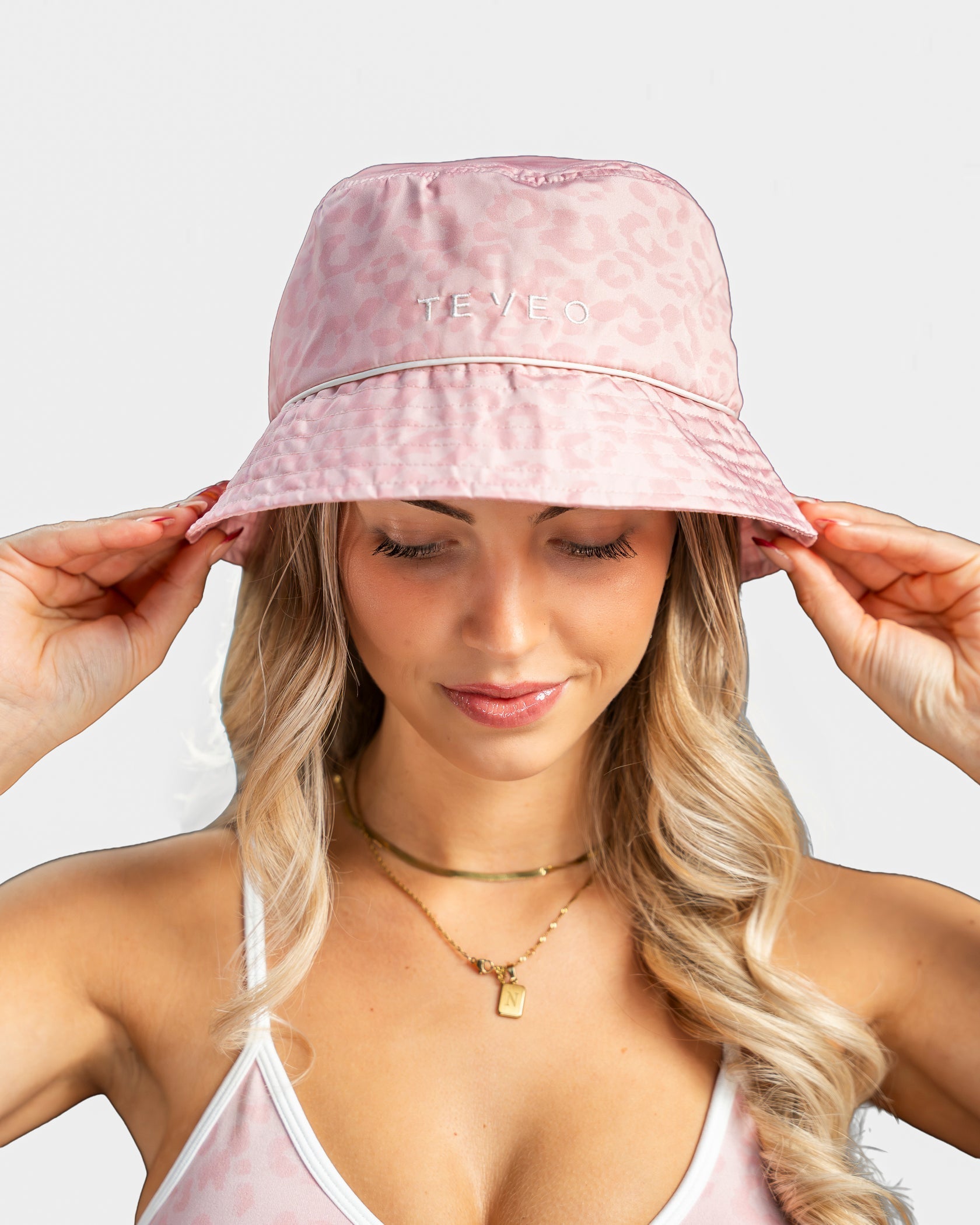 Contrastline Bucket Hat "Leo Rosa"