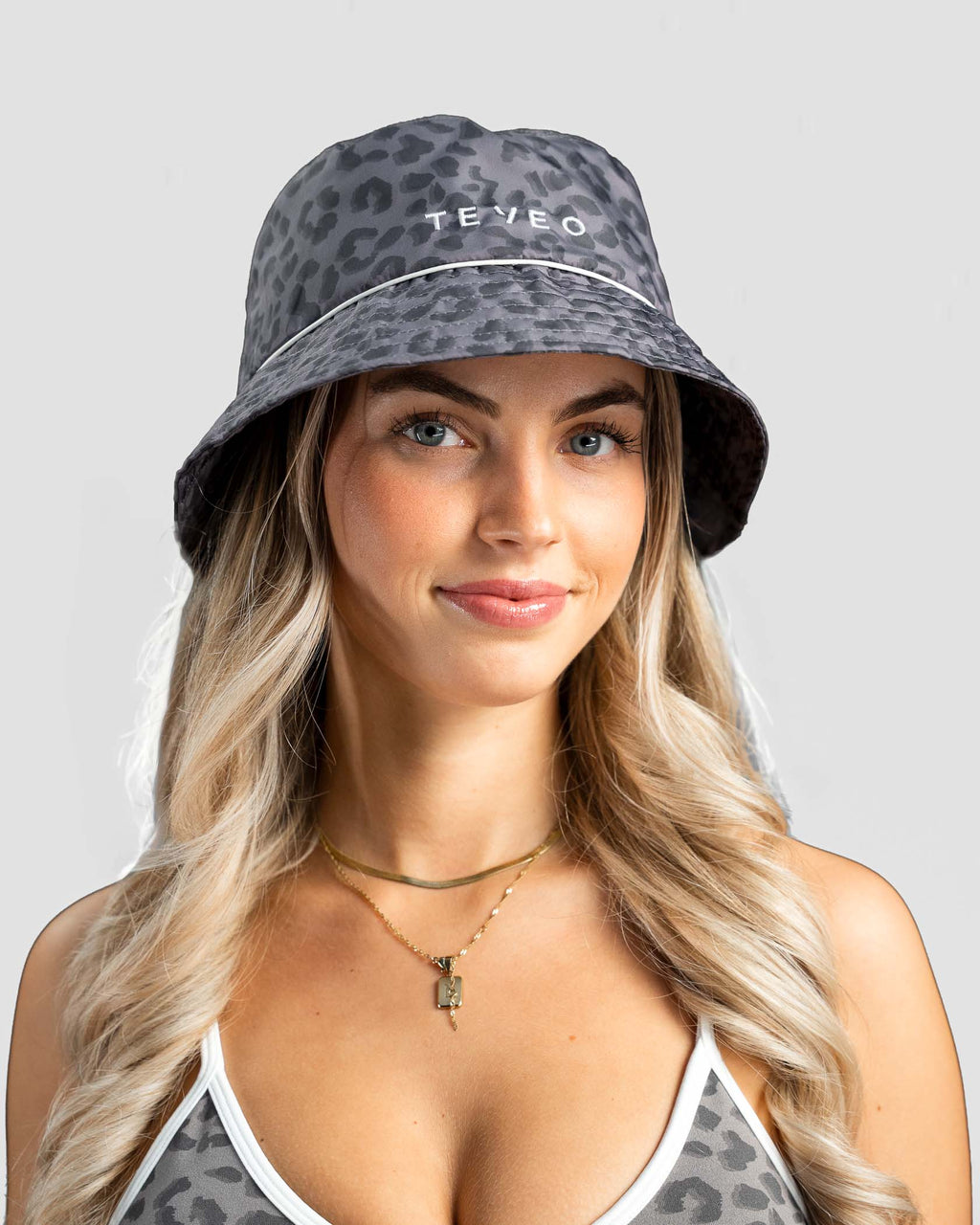Contrastline Bucket Hat "Leo Graphit"