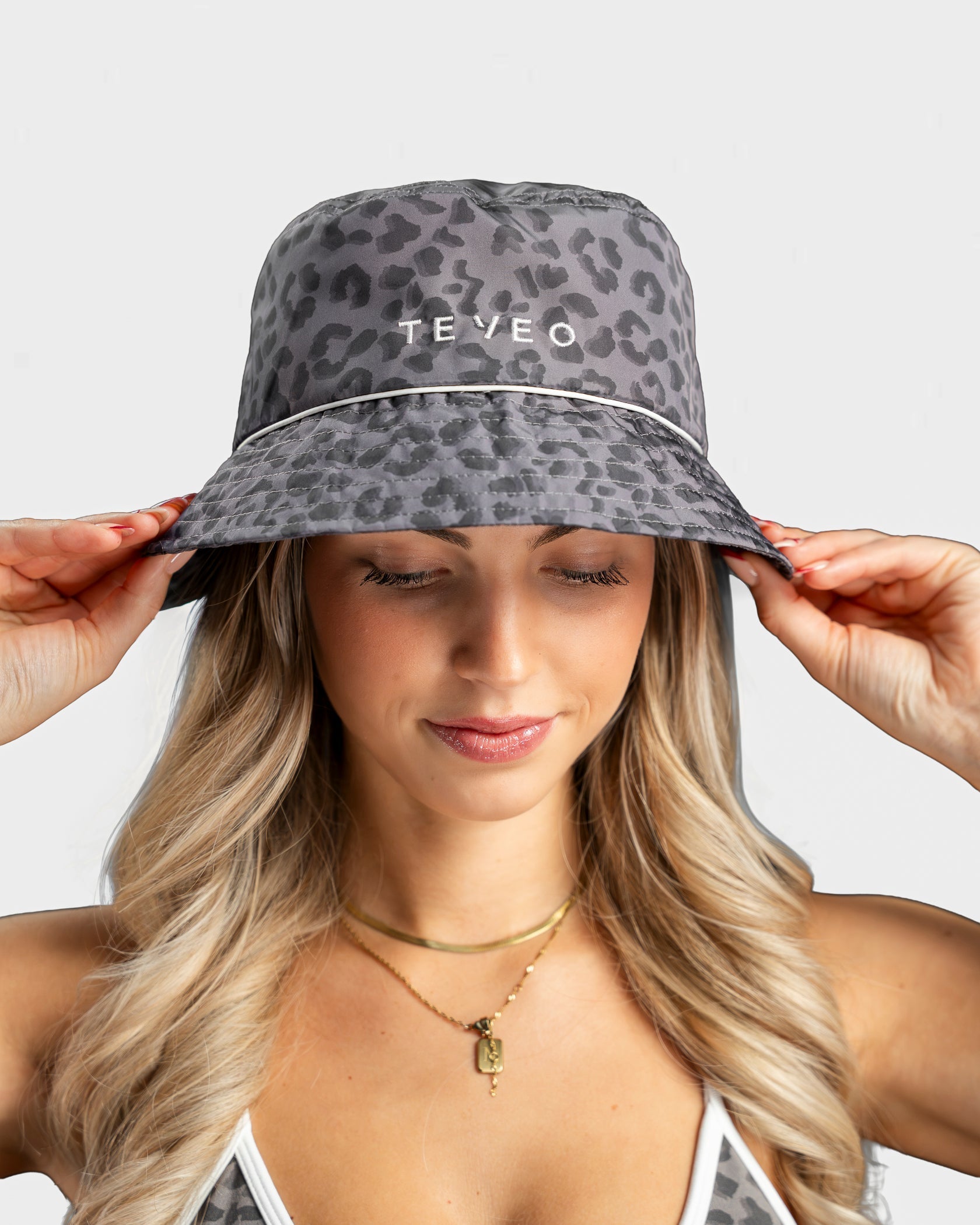 Contrastline Bucket Hat "Leo Graphit"