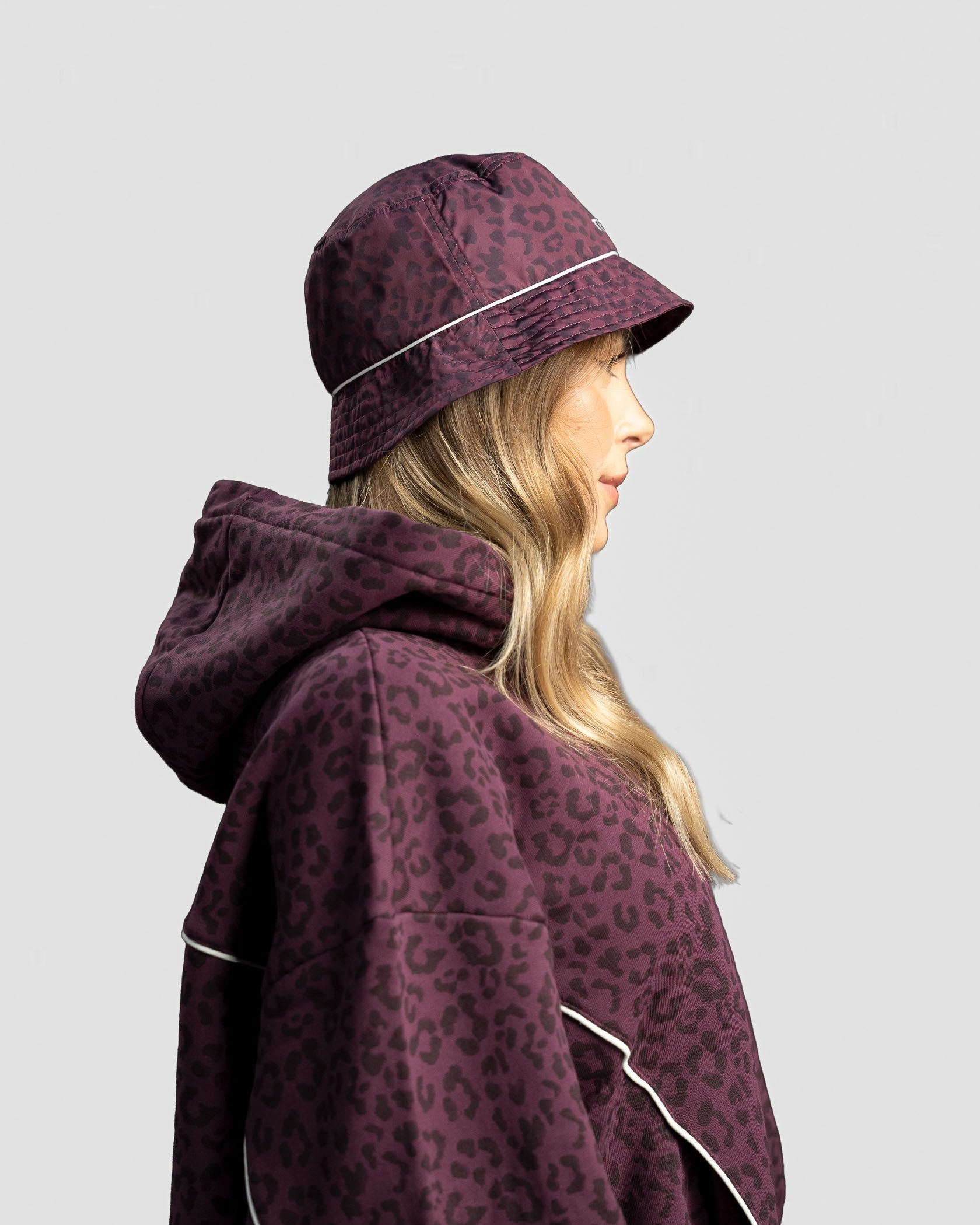 Contrastline Bucket Hat "Leo Merlot"