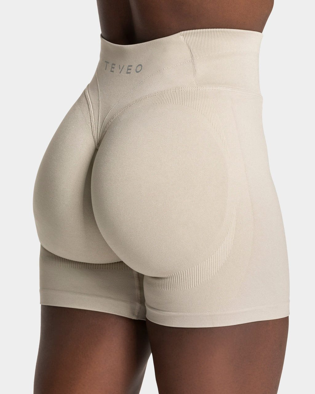 END Running Sculpt Scrunch Shorts "Latte"