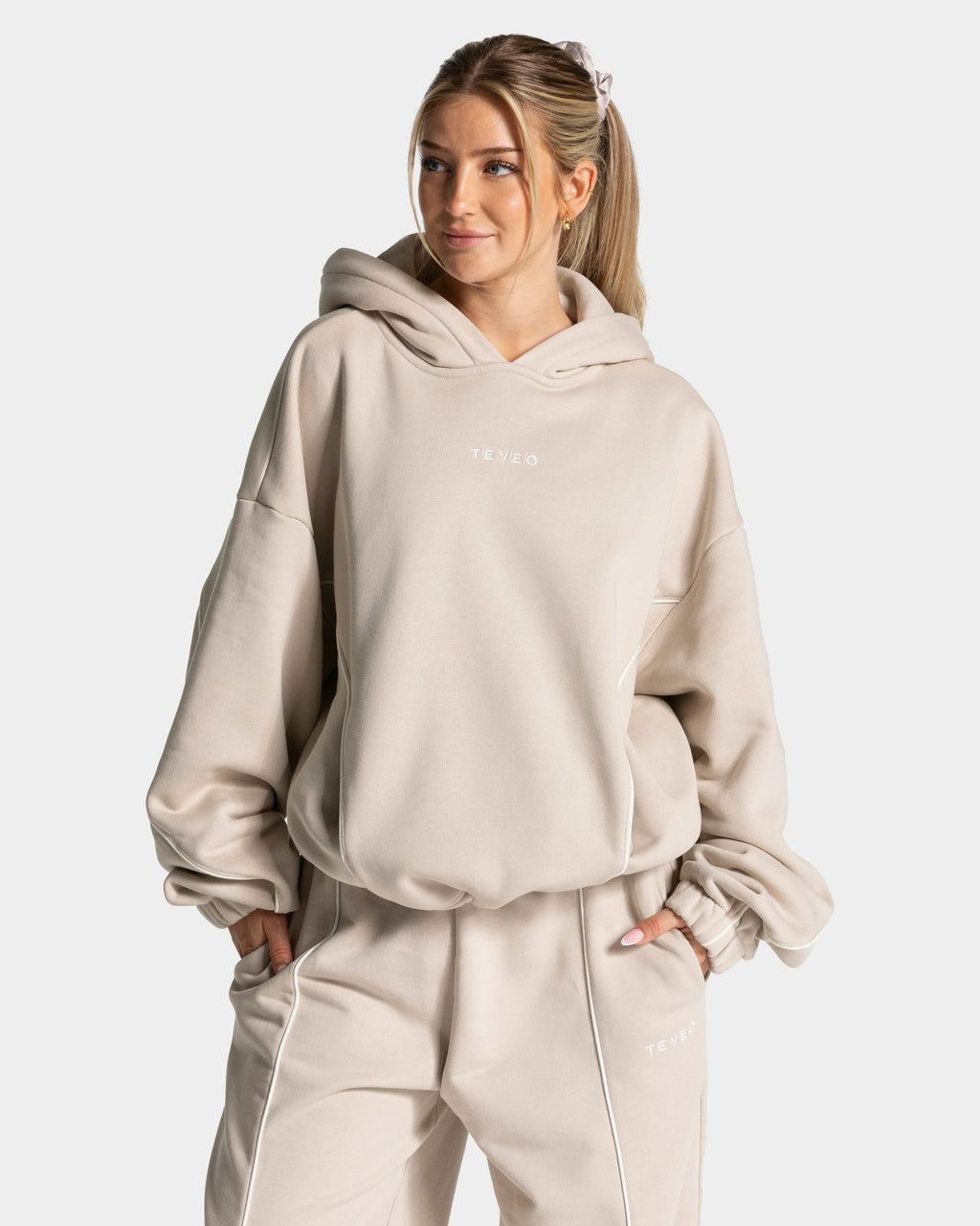 Contrastline Hooded Sweater "Cream"