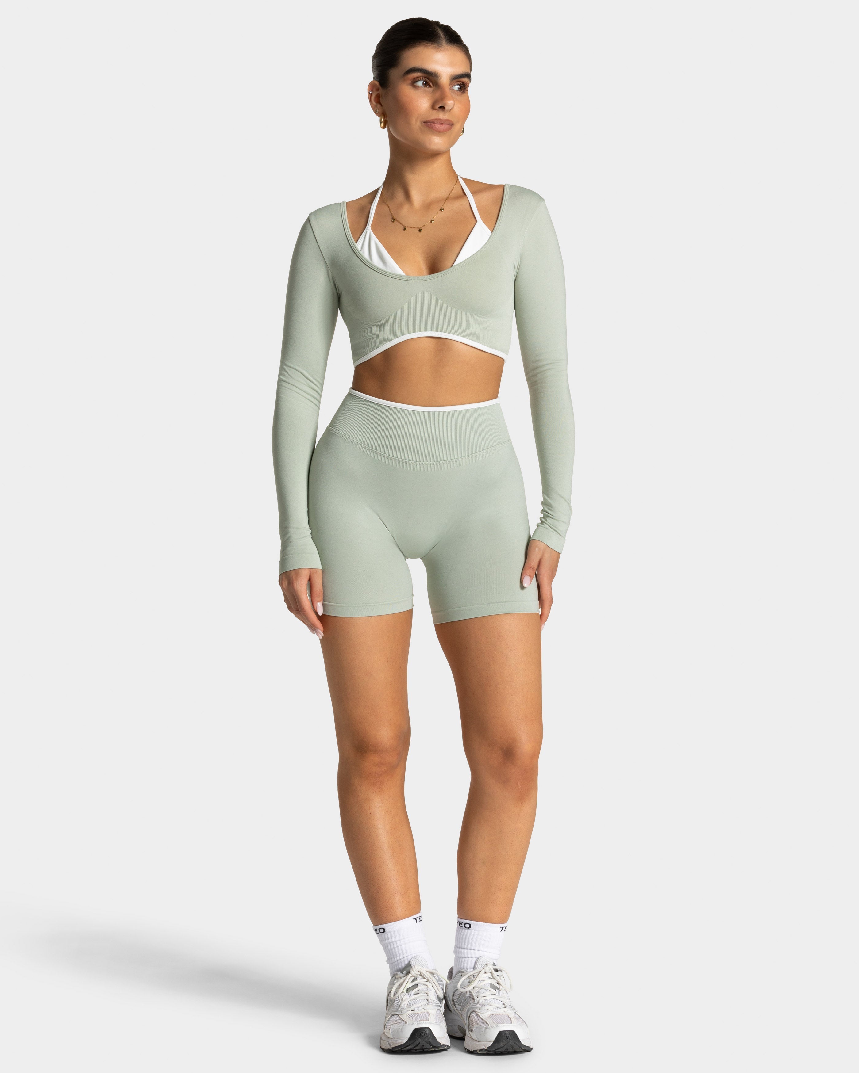 Contrastline Sculpt Scrunch Shorts "Pistachio"
