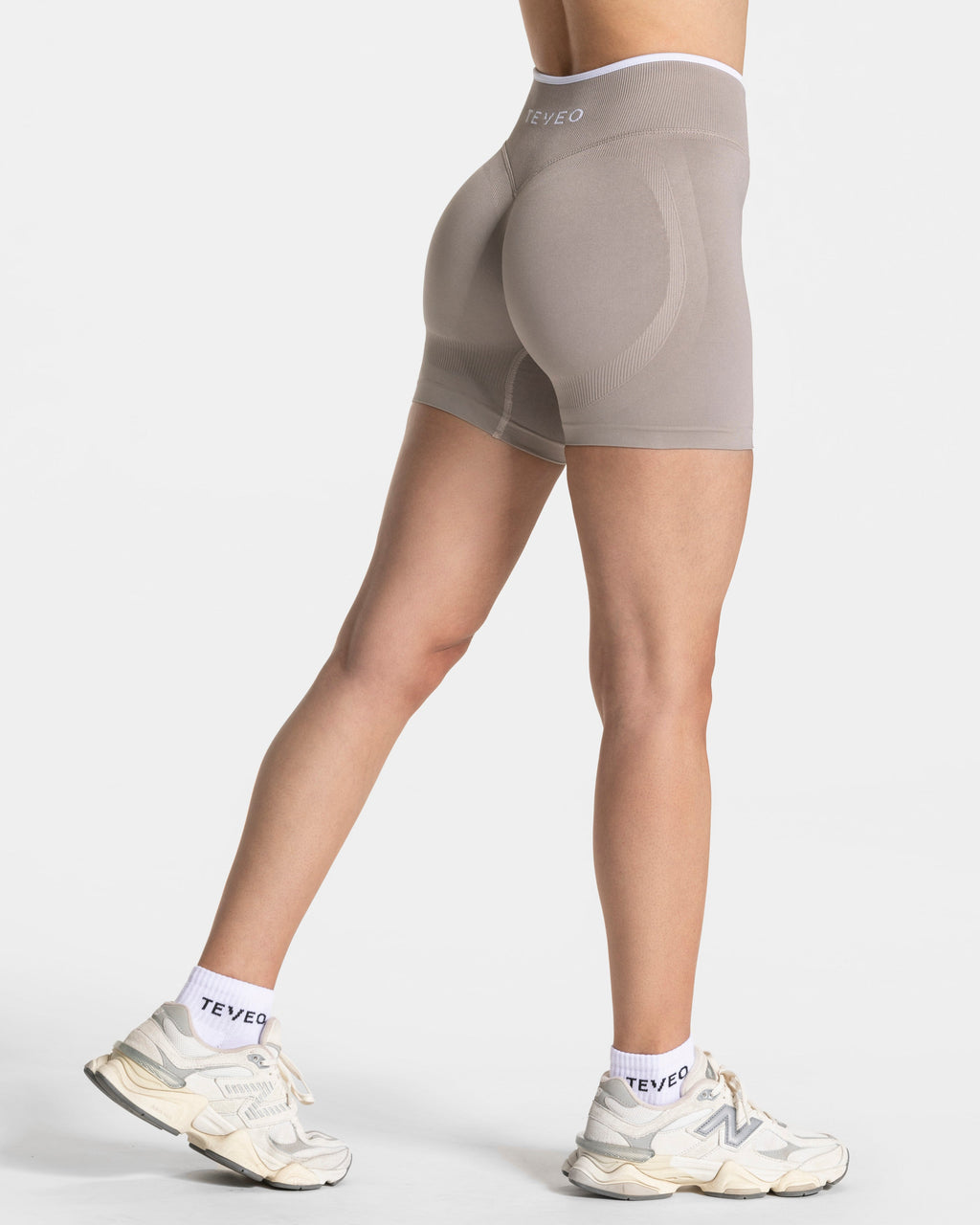 Contrastline Sculpt Scrunch Shorts "Stone"
