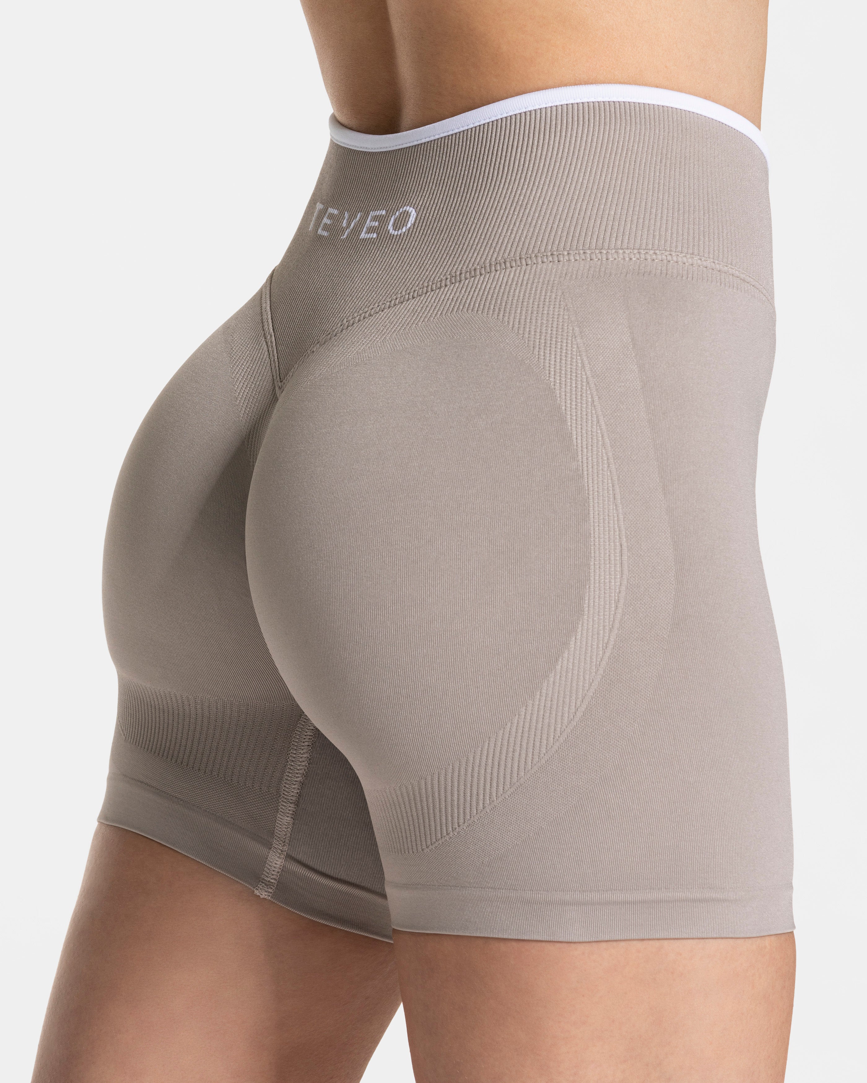 Contrastline Sculpt Scrunch Shorts "Stone"