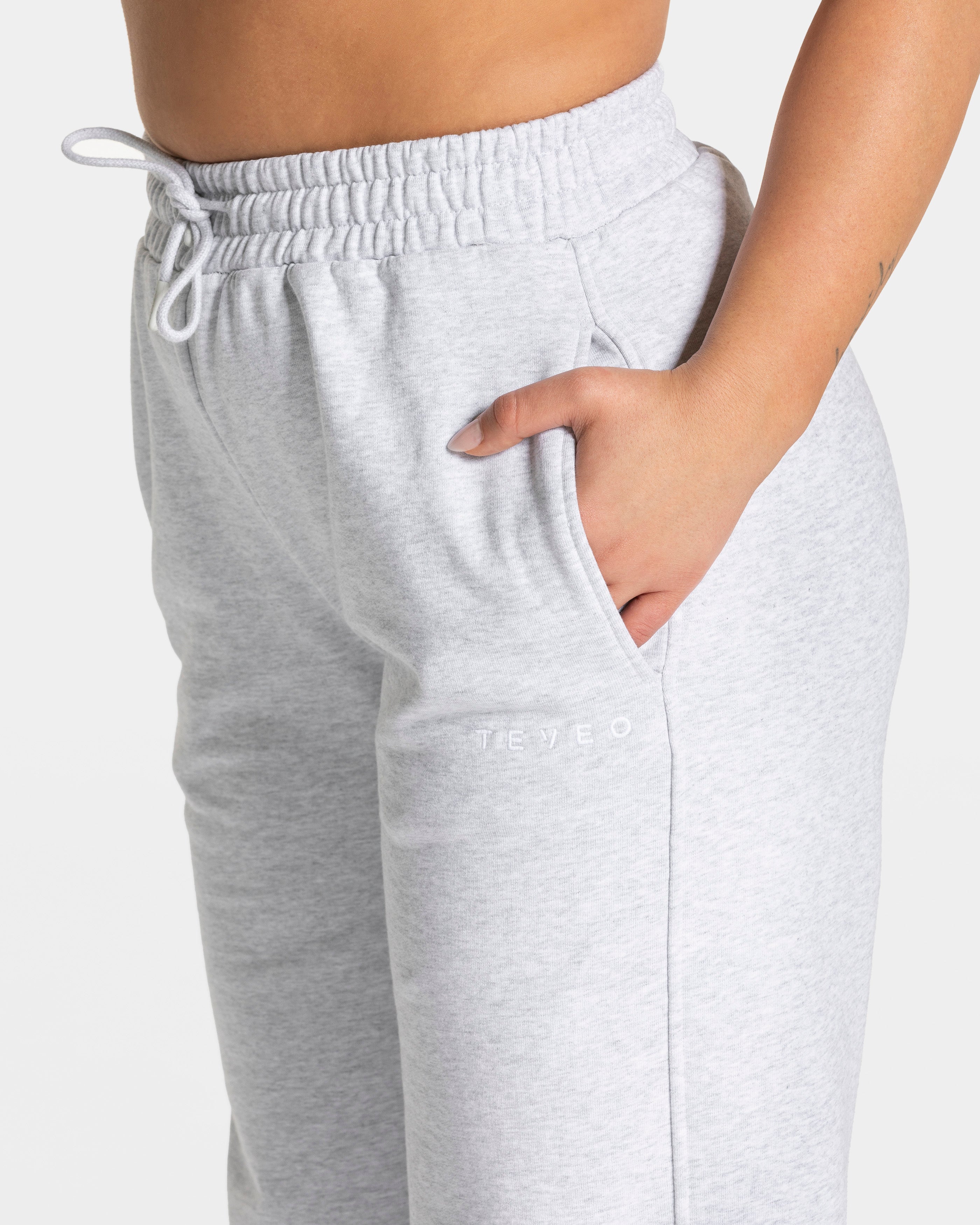 RI’VAIV Straight Leg Jogger "Hellgrau"
