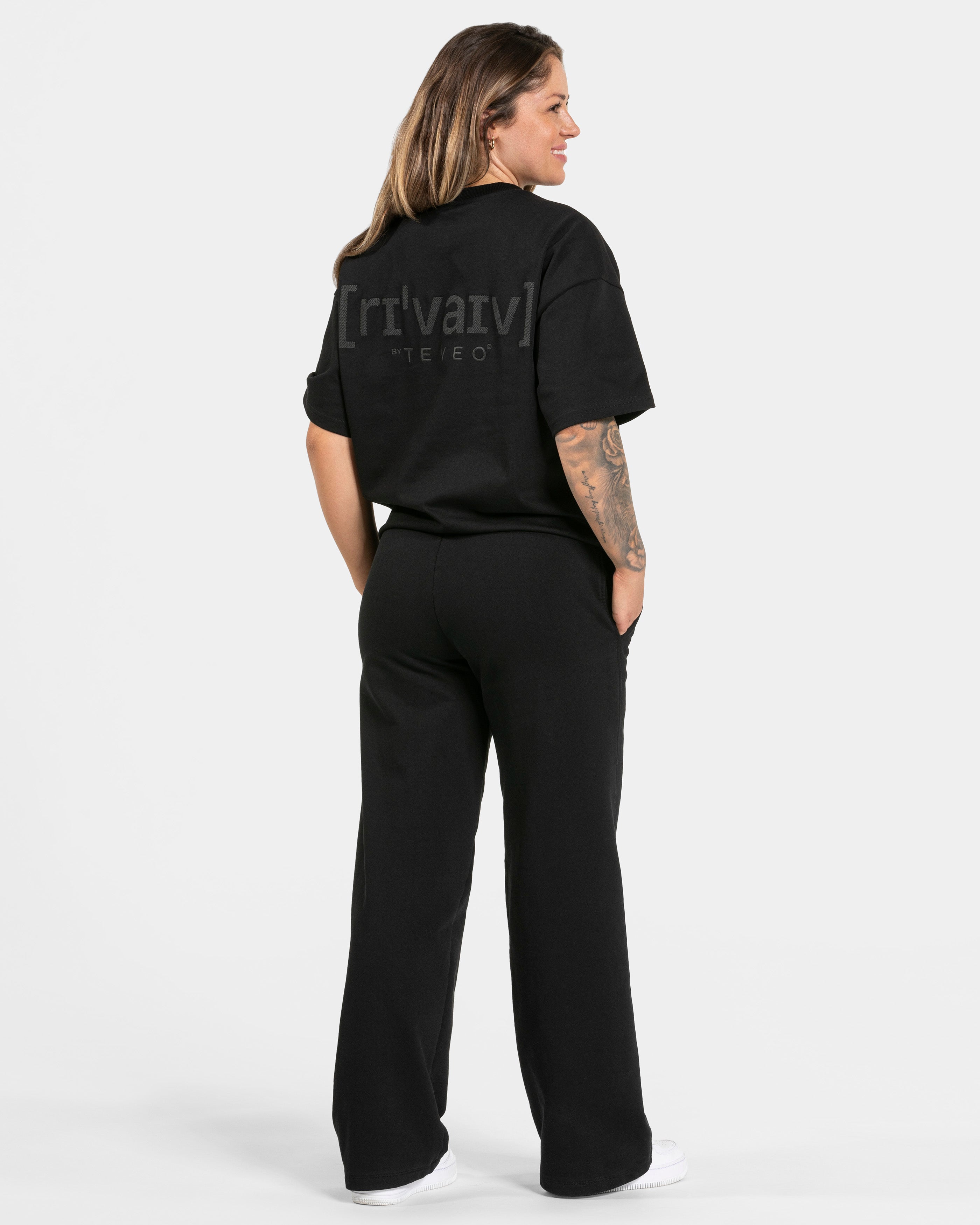 RI’VAIV Straight Leg Jogger "Schwarz"