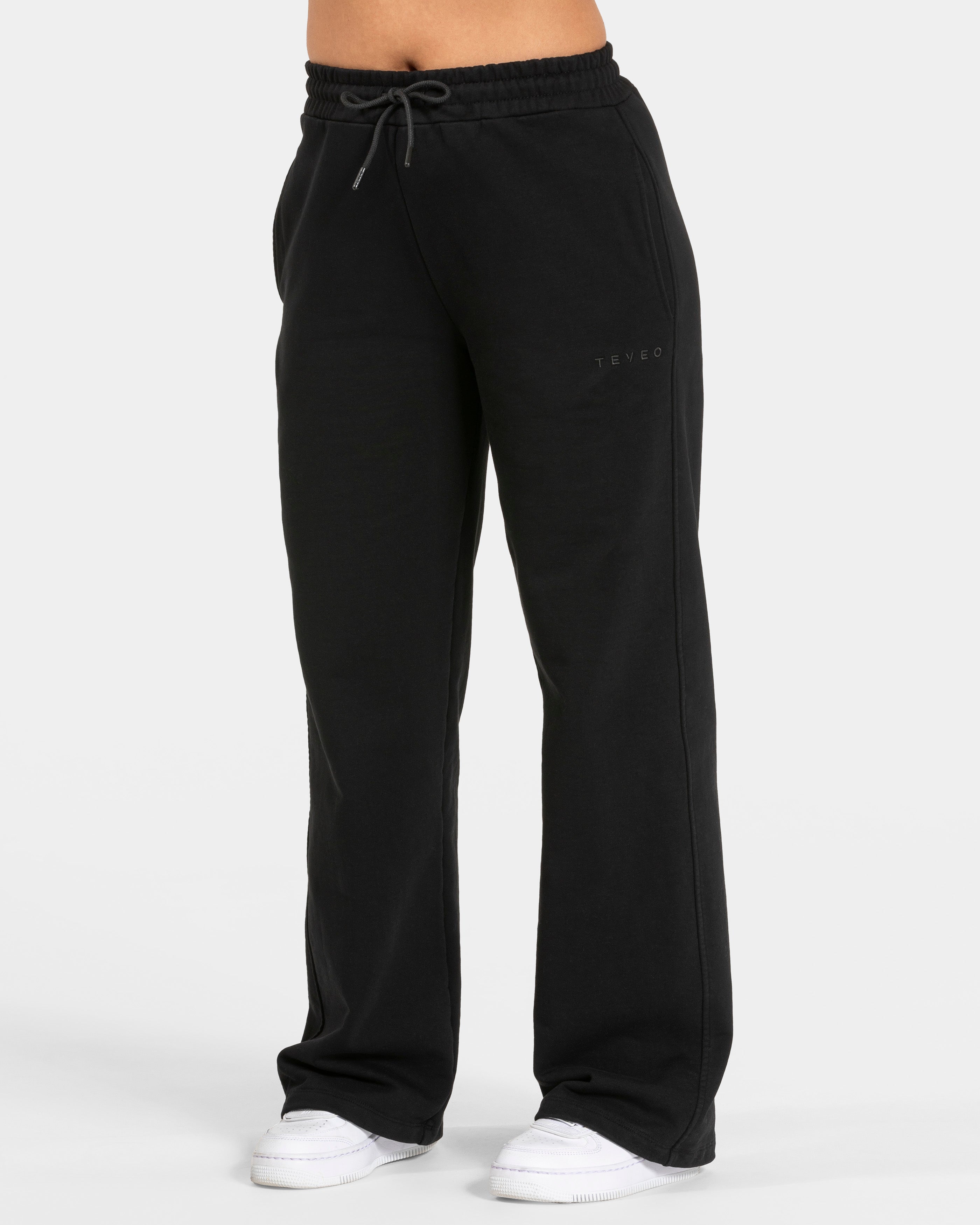 RI’VAIV Straight Leg Jogger "Schwarz"