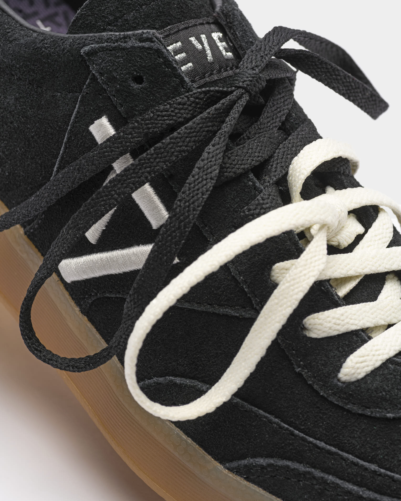 Classic Sneaker Women "Schwarz - Off White"