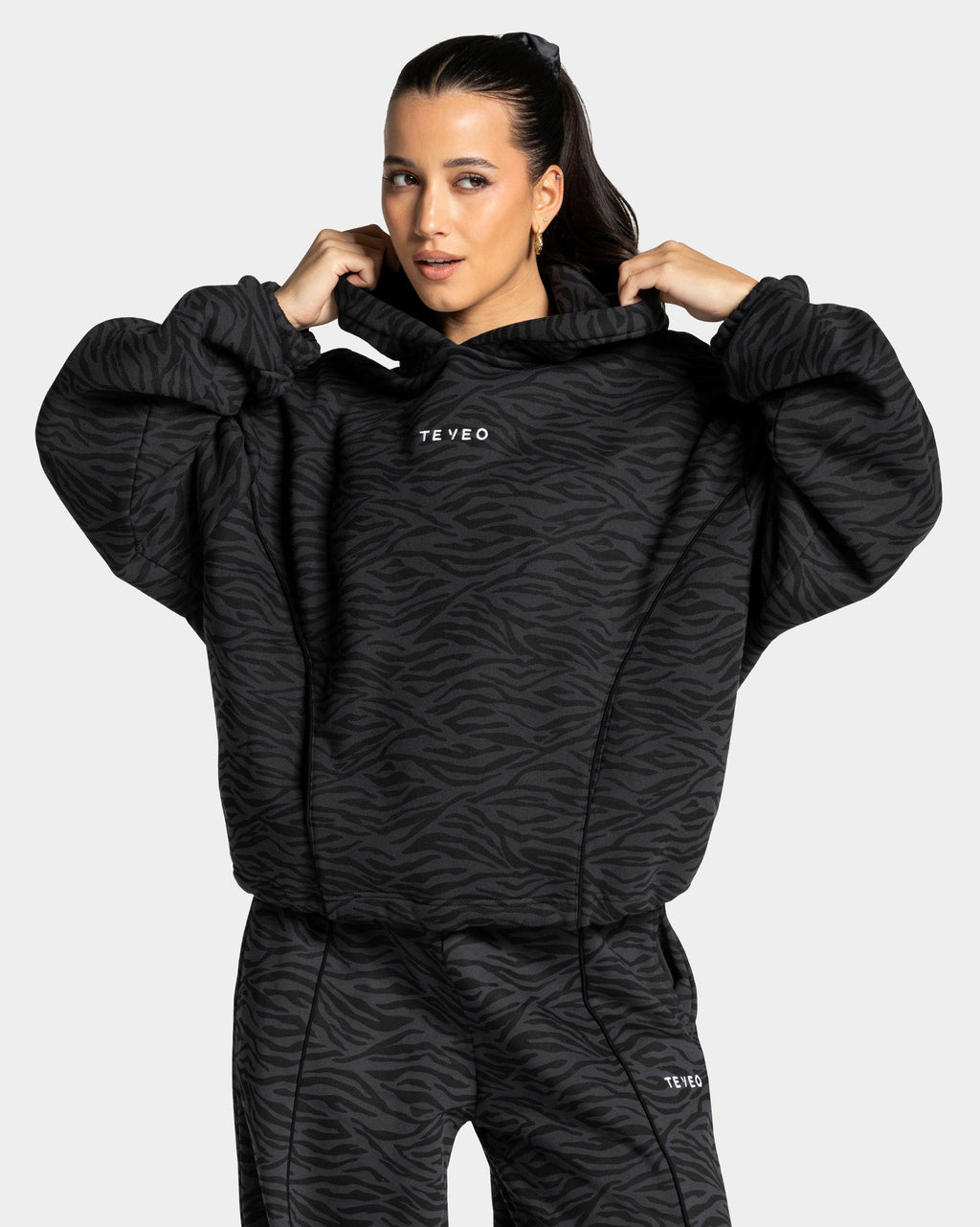 Contrastline Hooded Sweater "Zebra Schwarz"