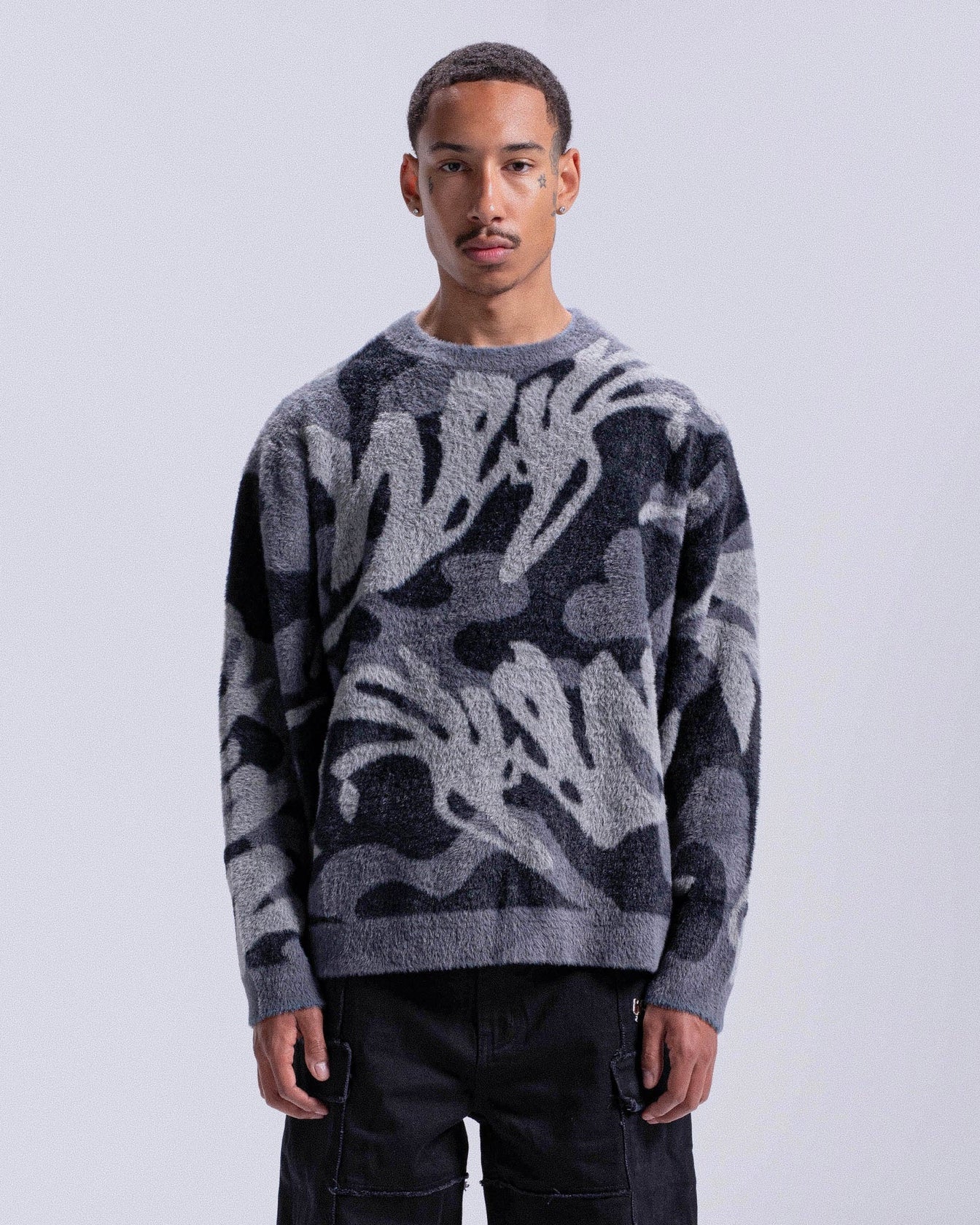 JOSH | FLUFFY SWEATER